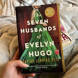Book: The 7 Husbands of Evelyn Hugo by Taylor Jenkins Reid